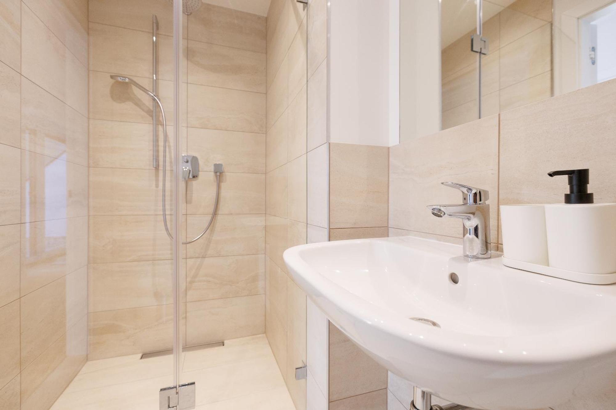 וינה Symphony Apartments 42 - Modern Loft With Terrace And Grill In Central Location מראה חיצוני תמונה